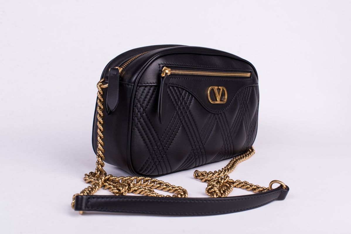 Сумка черная Quiltie 67 SS25 VALENTINO 6W2B0R03IF/0NO