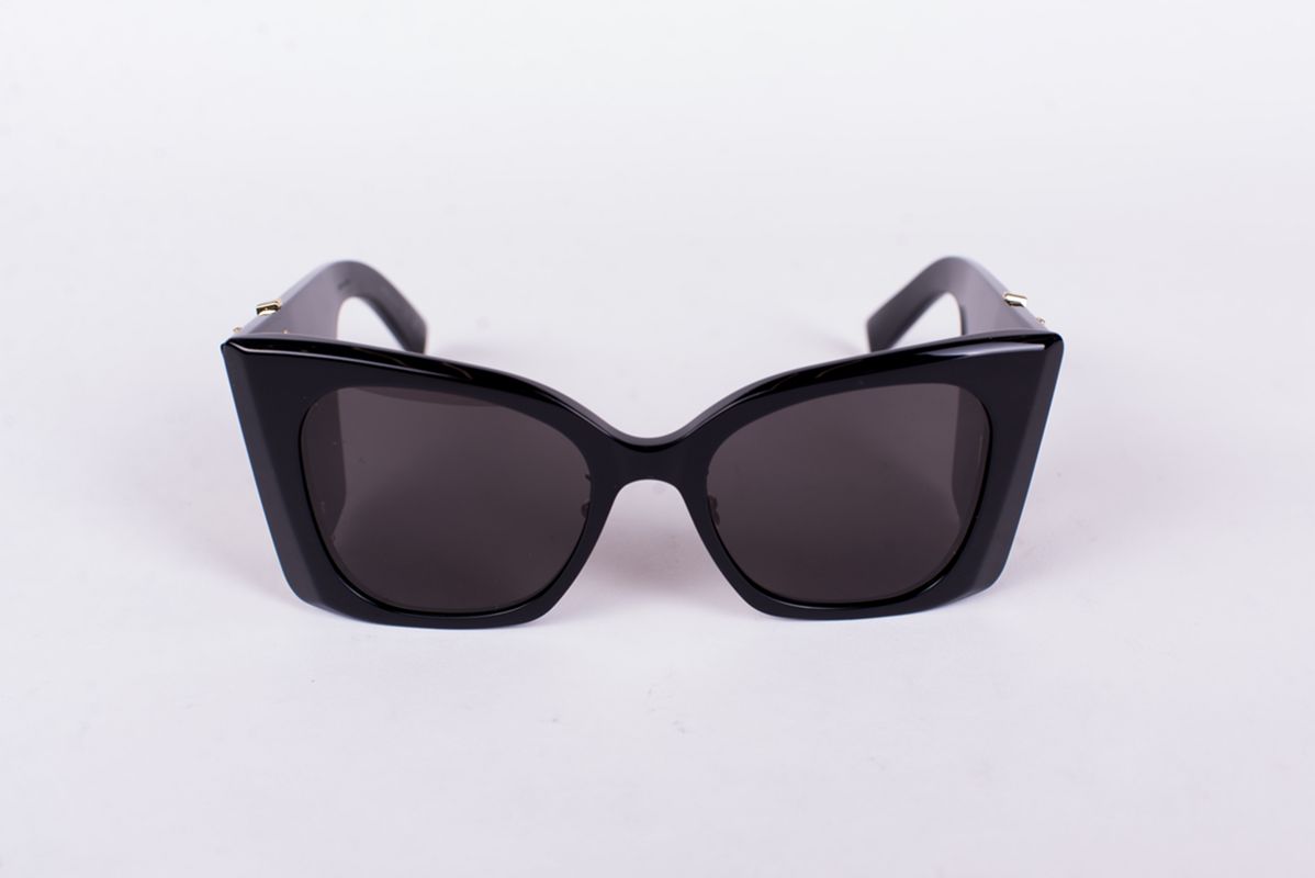 Солнцезащитные очки в черной оправе SS26 Saint Laurent 742004 Y9956