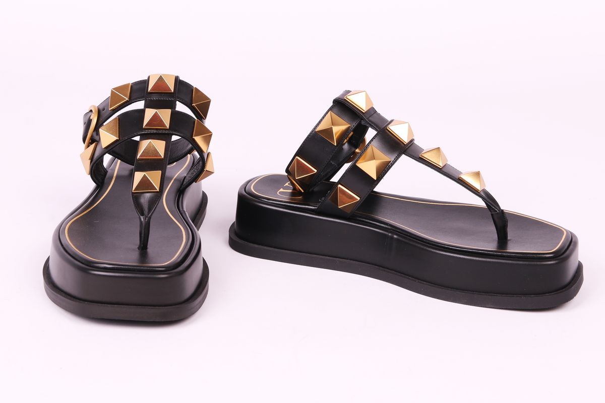 Сандалии черные Roman Stud SS22 VALENTINO XW2S0DL0