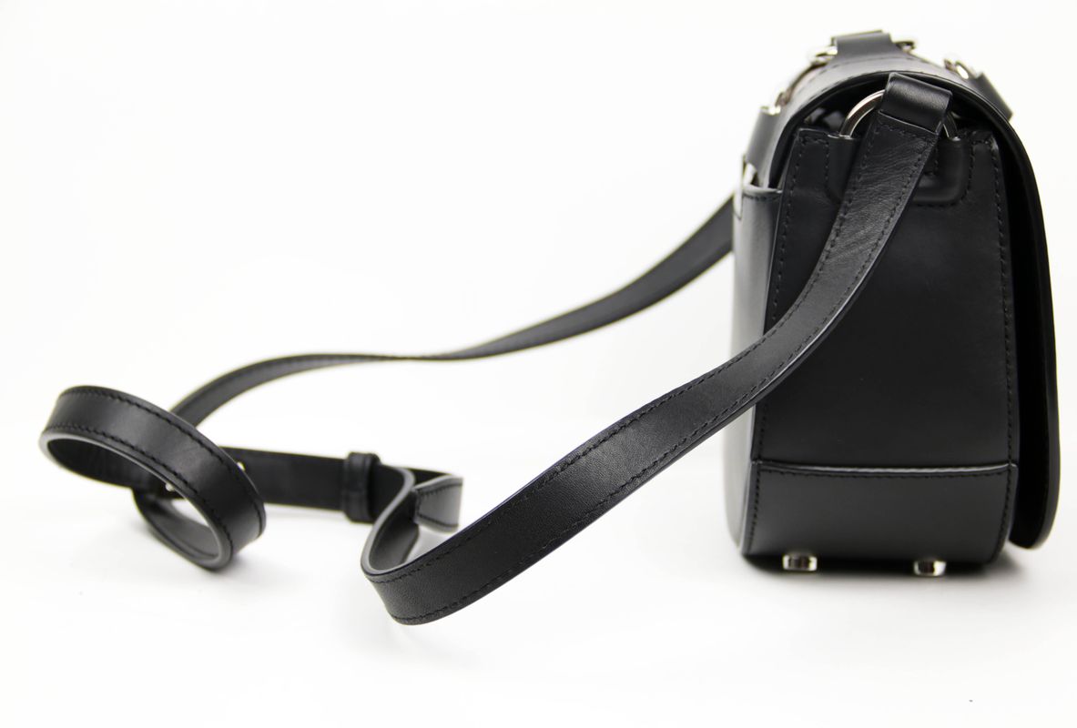 Сумка черная кожаная через плечо вставка рептилия  Alexander Wang 20K0453