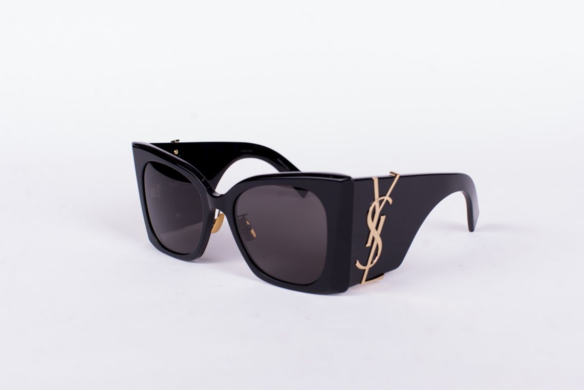 Солнцезащитные очки в черной оправе SS26 Saint Laurent 742004 Y9956