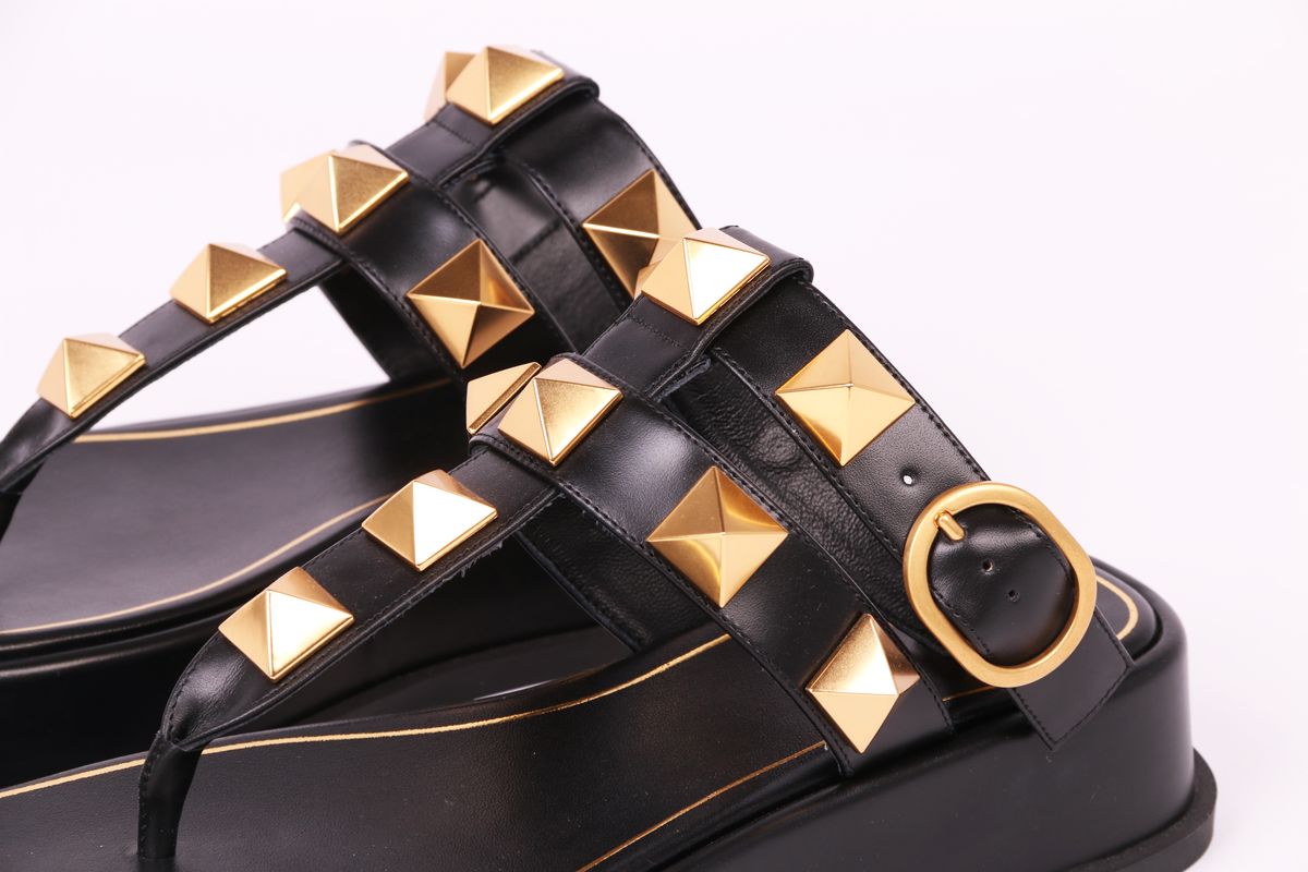 Сандалии черные Roman Stud SS22 VALENTINO XW2S0DL0