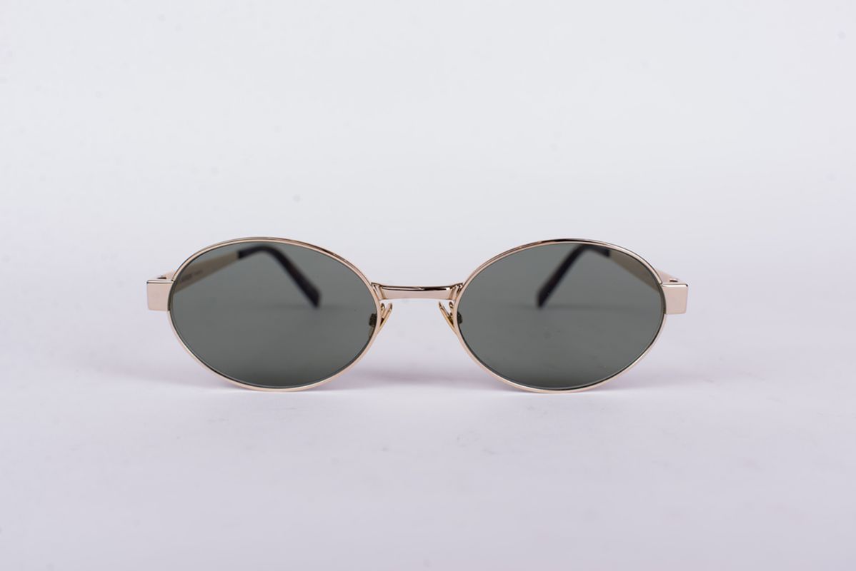 Солнцезащитные очки в золотой оправе SS26 Saint Laurent 779851Y9902