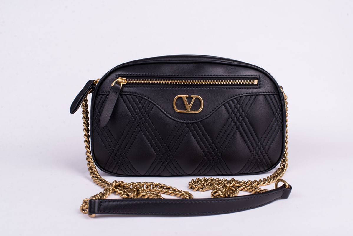 Сумка черная Quiltie 67 SS25 VALENTINO 6W2B0R03IF/0NO