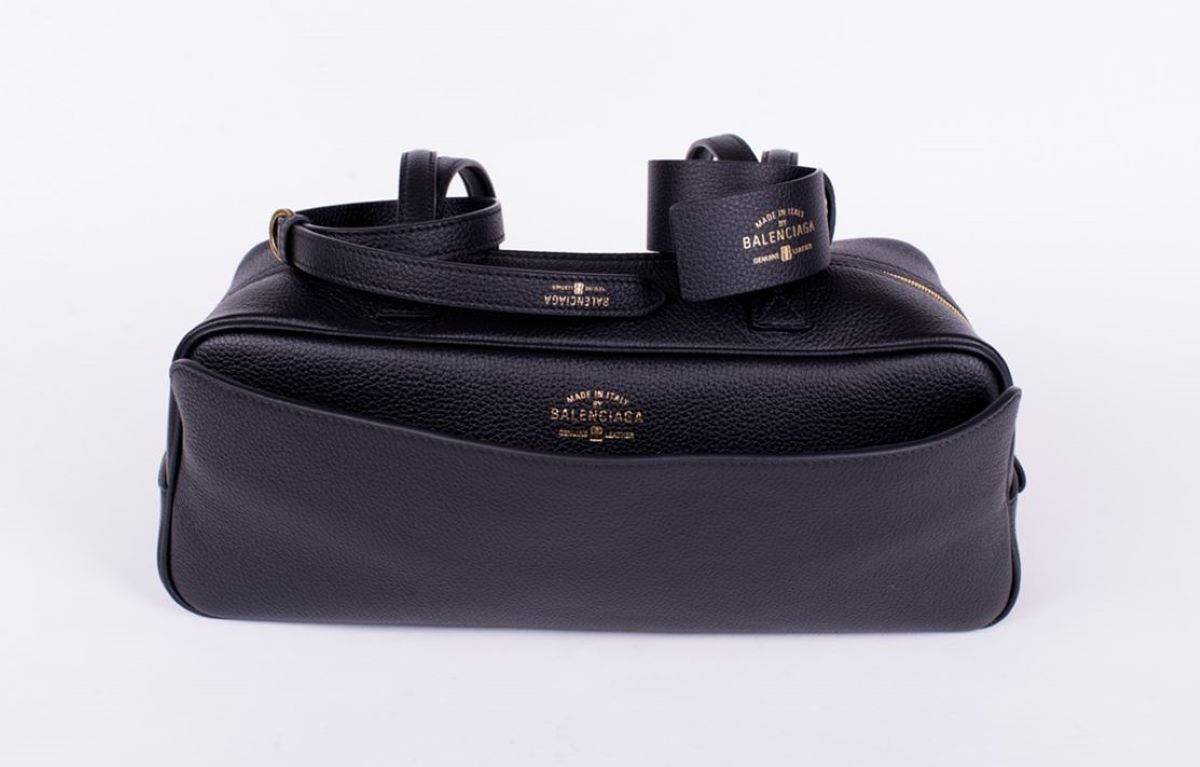 Cумка-бостон черная SS26 BALENCIAGA 832920 2ABNQ