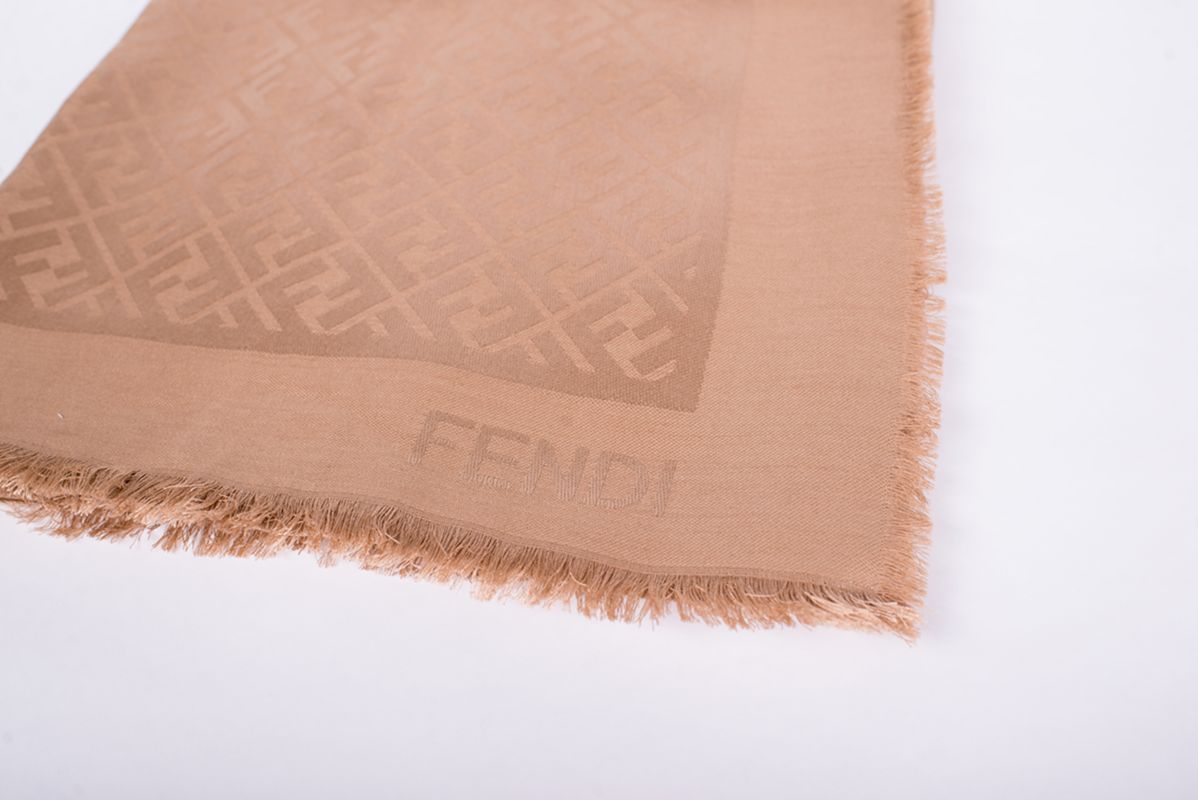 Палантин кэмел шелк/шерсть 25/26 FENDI FXT069 AJW7 F0QB8