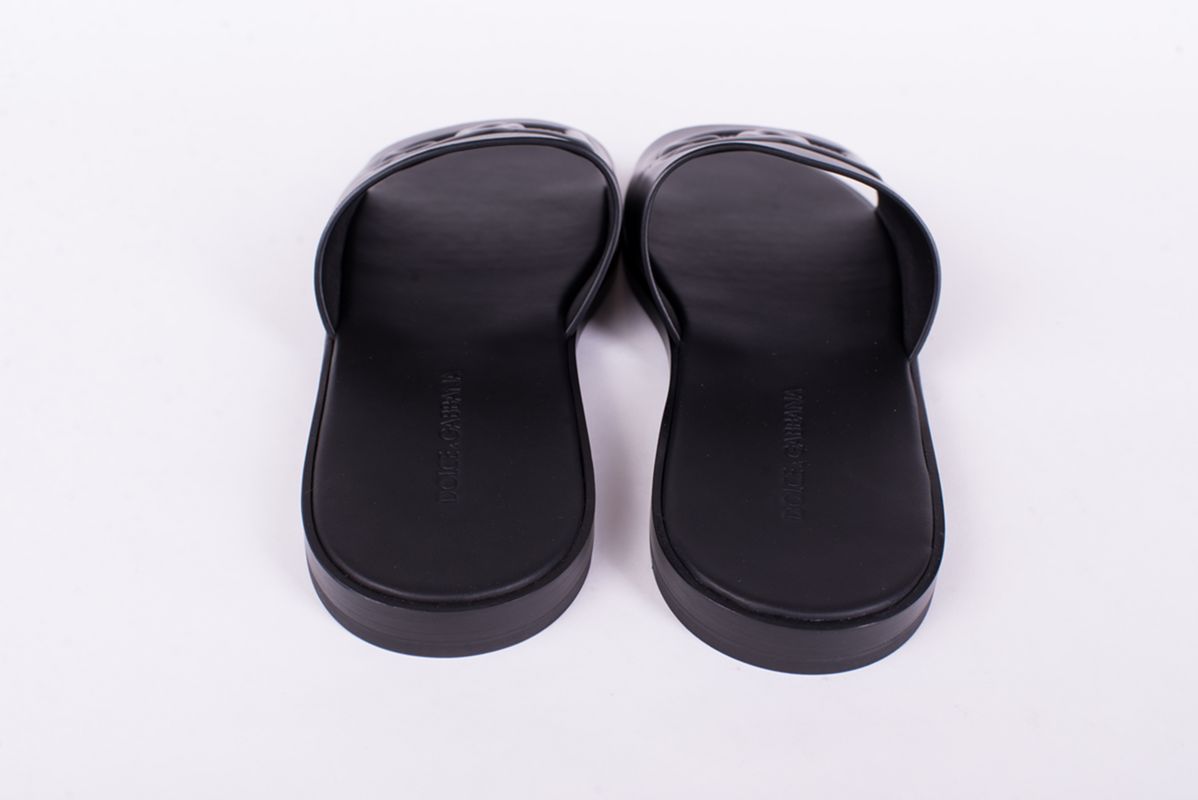 Кожаные шлепанцы черные SS26 Dolce & Gabbana A80397 AO602 80999