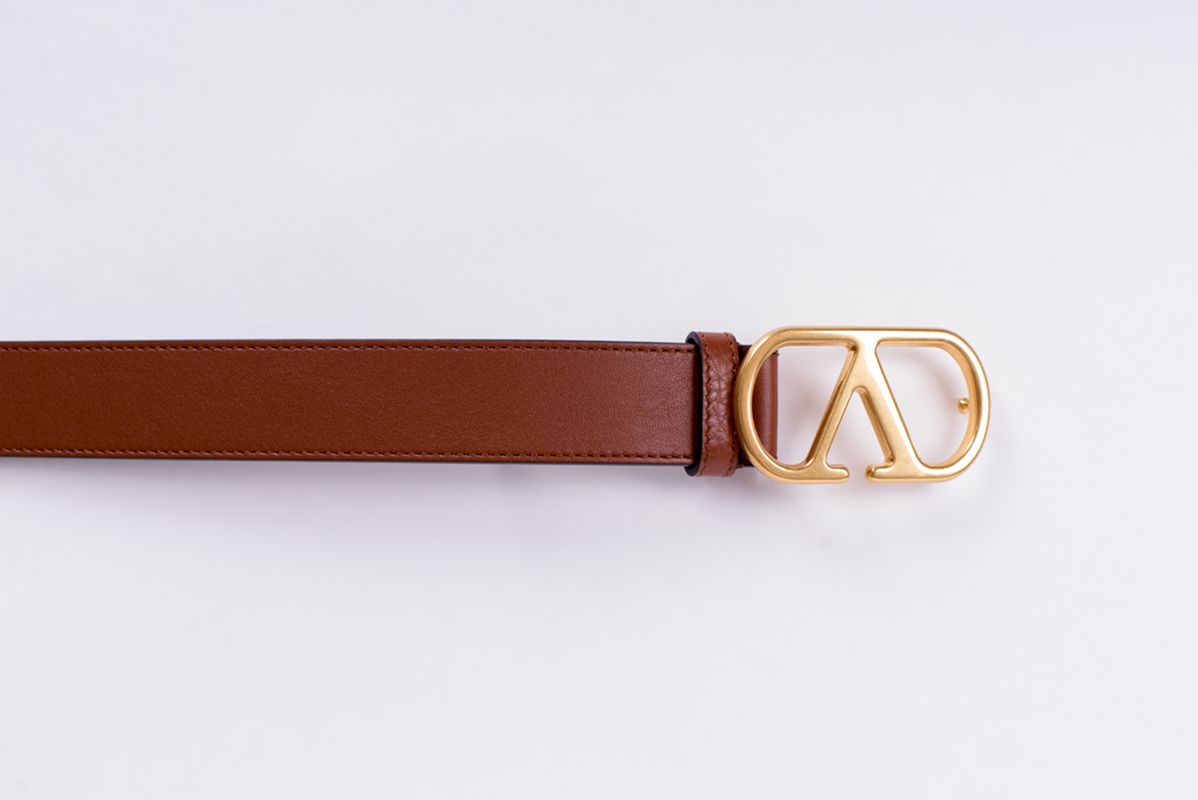 Ремень кожаный карамельный VLogo Signature SS25 VALENTINO 6W2T0SM3IY/WU2