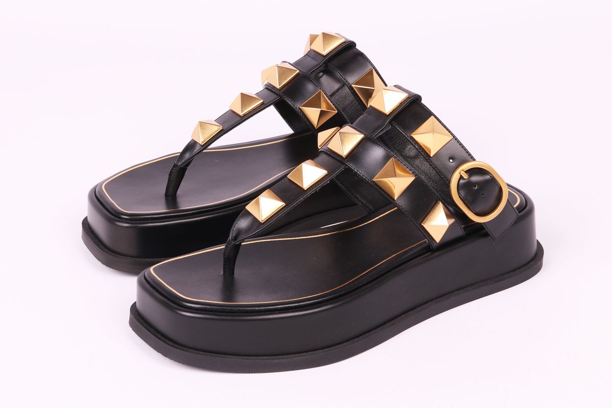 Сандалии черные Roman Stud SS22 VALENTINO XW2S0DL0